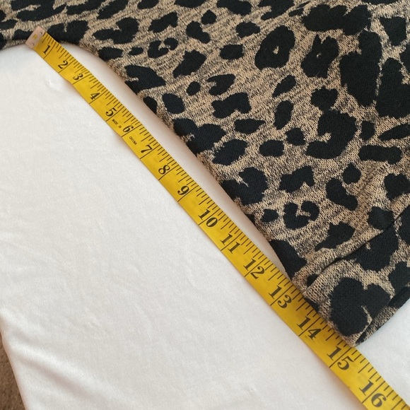 Dear Apple blouse cold shoulder long sleeves animal print round neckline Sz MED - Picture 2 of 8
